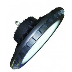 Las campanas UFO LED proporcionan diferentes flujos luminosos y ánglos de apertura para montajes de altura de 6 a 14 metros.